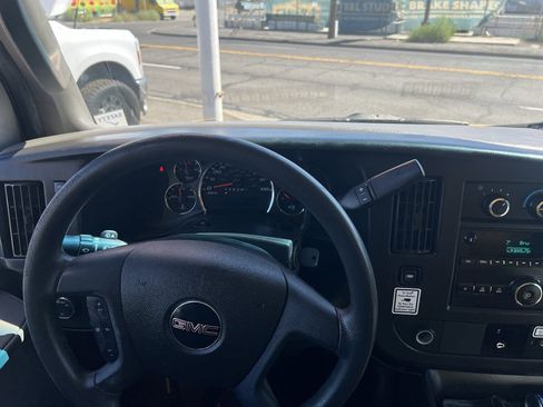 Used 2017 GMC Savana 3500 Extended RWD image 10