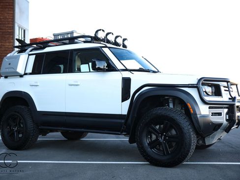 Used 2021 Land Rover Defender 110 SE image 26