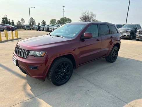 Used 2019 Jeep Grand Cherokee Altitude AWD/4WD image 31