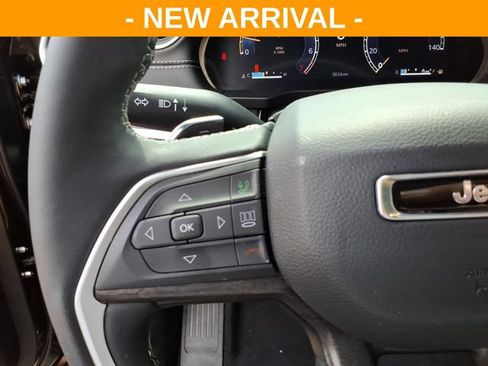 Used 2025 Jeep Grand Cherokee Limited w/ Black Appearance Package AWD/4WD image 16
