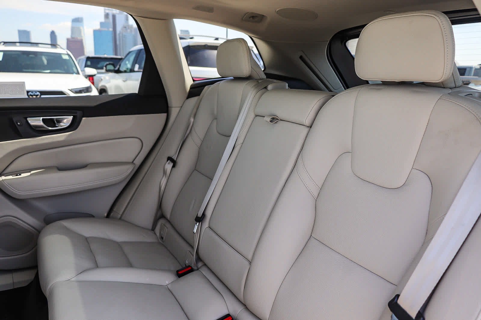 Used 2023 Volvo XC60 T8 Plus w/ Climate Package AWD/4WD image 20