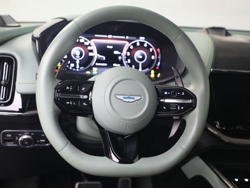 Used 2025 Aston Martin DBX 707 AWD/4WD image 28