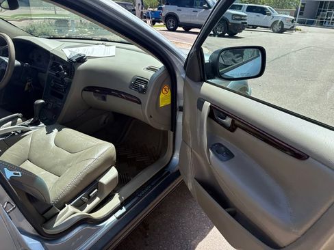 Used 2002 Volvo V70 Cross Country AWD/4WD image 28