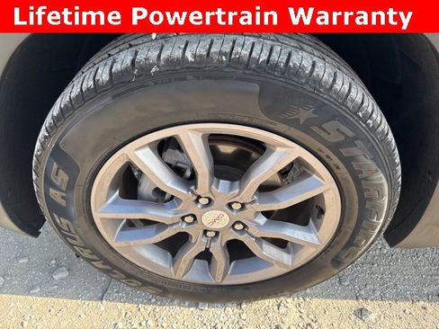 Used 2023 GMC Terrain SLT image 32