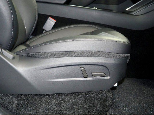Used 2026 Tesla Model Y Long Range RWD image 68