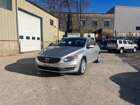 Used 2014 Volvo S60 T5 FWD image 2