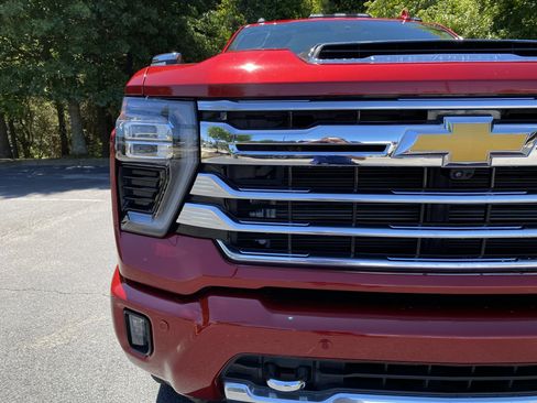 Used 2024 Chevrolet Silverado 2500 High Country w/ Technology Package AWD/4WD image 14