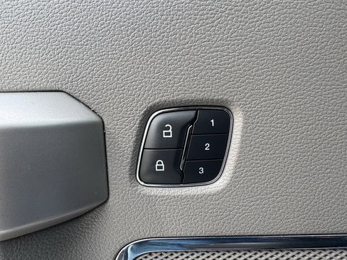 Used 2015 Ford F150 Lariat image 13