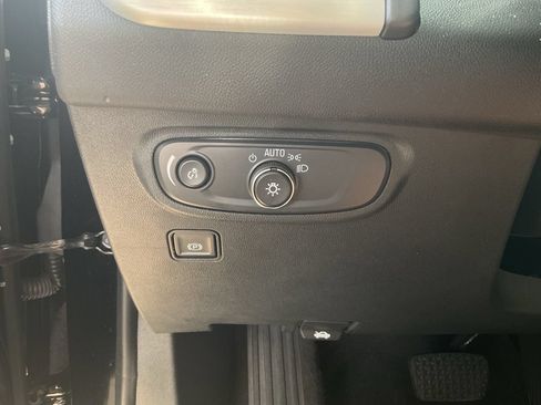 Used 2024 GMC Terrain SLE FWD image 17