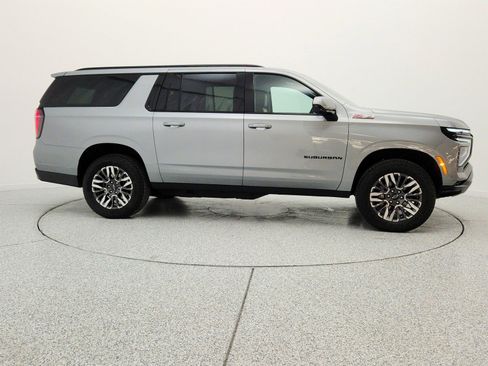 Used 2025 Chevrolet Suburban Z71 AWD/4WD image 4