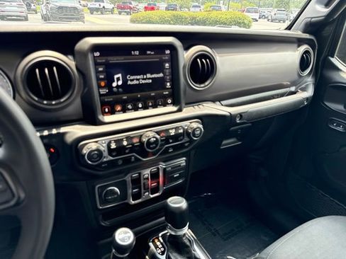 Used 2023 Jeep Gladiator Sport AWD/4WD image 17
