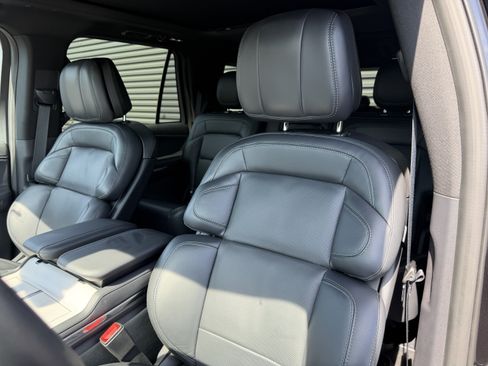 Used 2026 Lincoln Navigator Reserve w/ Jet Appearance Package AWD/4WD image 11