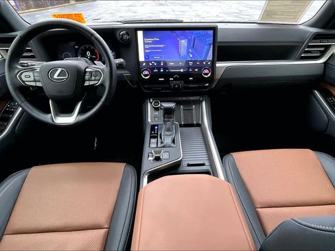 Used 2025 Lexus GX 550 w/ Accessory Package (2T) image 16