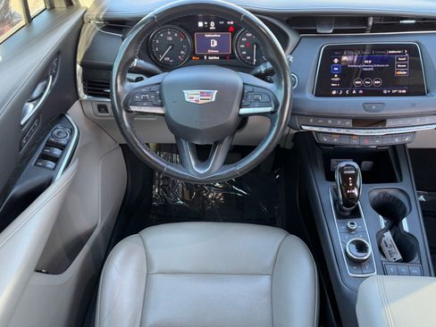 Used 2021 Cadillac XT4 Premium Luxury image 15