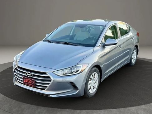 Used 2017 Hyundai Elantra SE image 1