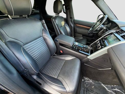 Used 2020 Land Rover Discovery HSE image 15