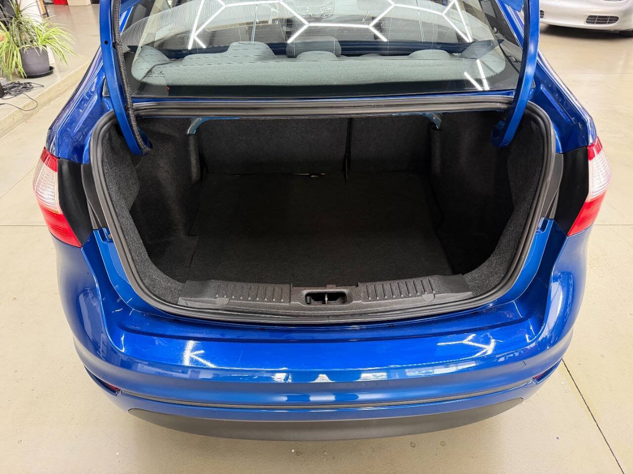 Used 2018 Ford Fiesta SE w/ Equipment Group 201A FWD image 9