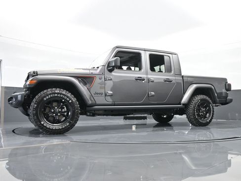 Used 2024 Jeep Gladiator Sport image 44