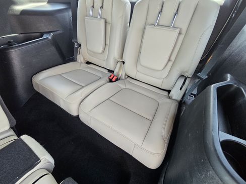Used 2018 Ford Explorer Limited w/ Ford Safe & Smart Package FWD image 31