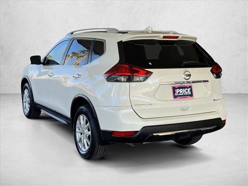 Used 2017 Nissan Rogue SV w/ SV Premium Package image 3
