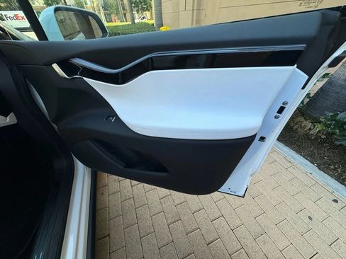 Used 2018 Tesla Model X 100D AWD/4WD image 32