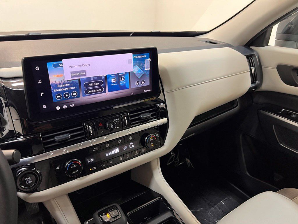 Used 2026 Nissan Pathfinder SL AWD/4WD image 25