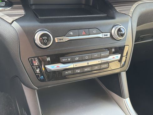 Used 2020 Ford Explorer Limited image 26