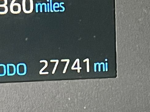 Used 2025 Toyota Corolla LE image 39