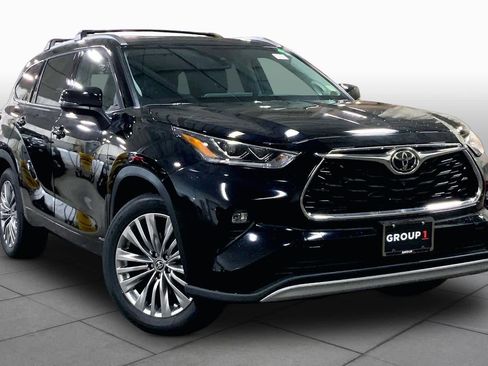 New 2026 Toyota Highlander Platinum AWD/4WD image 2