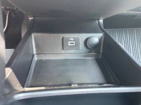 Used 2018 Ford Fusion SE FWD image 25