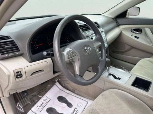 Used 2009 Toyota Camry LE FWD image 13