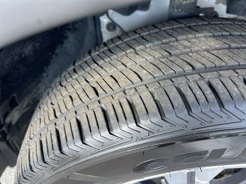 Used 2023 Nissan Rogue SV image 12