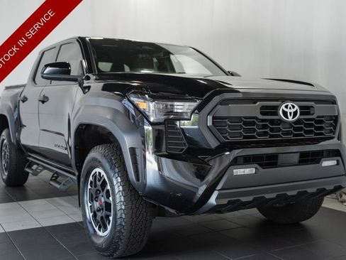 Used 2024 Toyota Tacoma TRD Off-Road AWD/4WD image 1