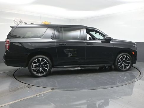 Used 2022 Chevrolet Suburban RST w/ Luxury Package AWD/4WD image 40