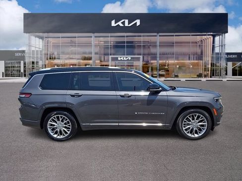 Used 2023 Jeep Grand Cherokee L Summit w/ Luxury Tech Group V AWD/4WD image 7