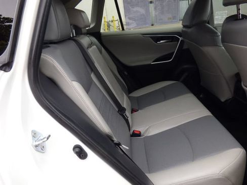 Used 2020 Toyota RAV4 Limited FWD image 16