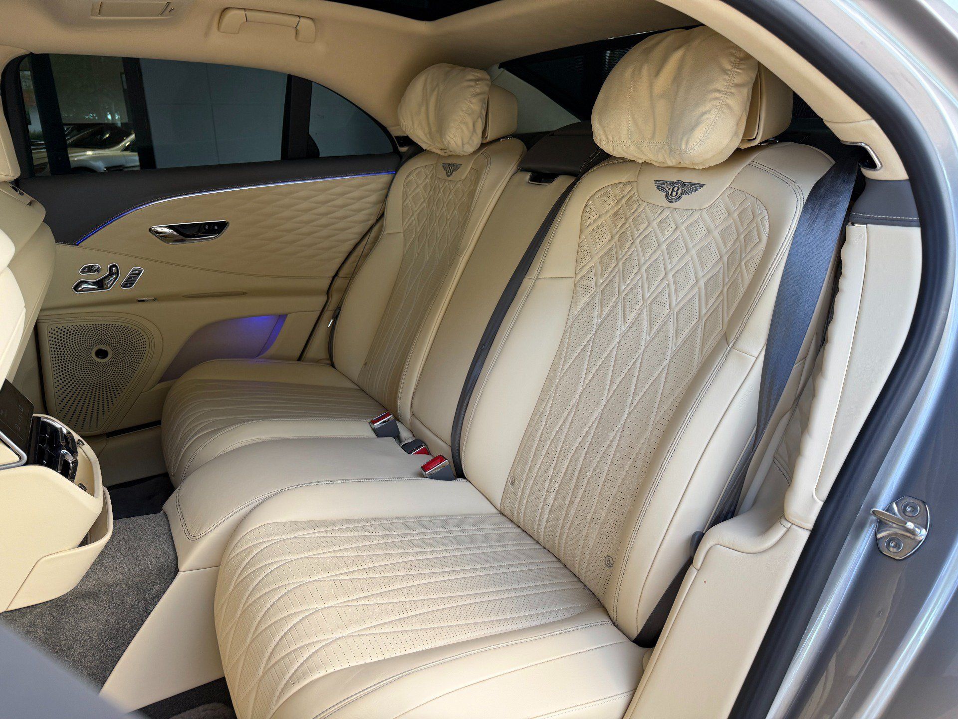 Used 2023 Bentley Flying Spur V8 AWD/4WD image 26