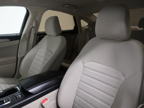 Used 2020 Ford Fusion SE image 10