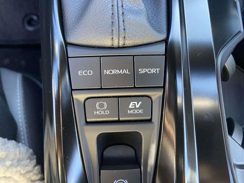 Used 2025 Toyota Camry SE w/ Convenience Package image 24