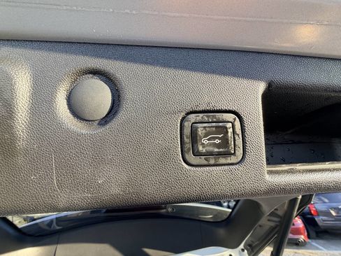 Used 2018 Chevrolet Equinox LT image 36