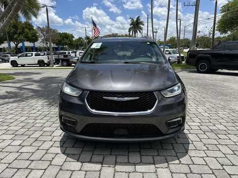 Used 2021 Chrysler Pacifica Limited w/ Uconnect Theater Family Group FWD image 20