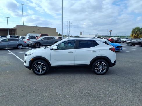 Used 2023 Buick Encore GX Select w/ Safety Package II image 2