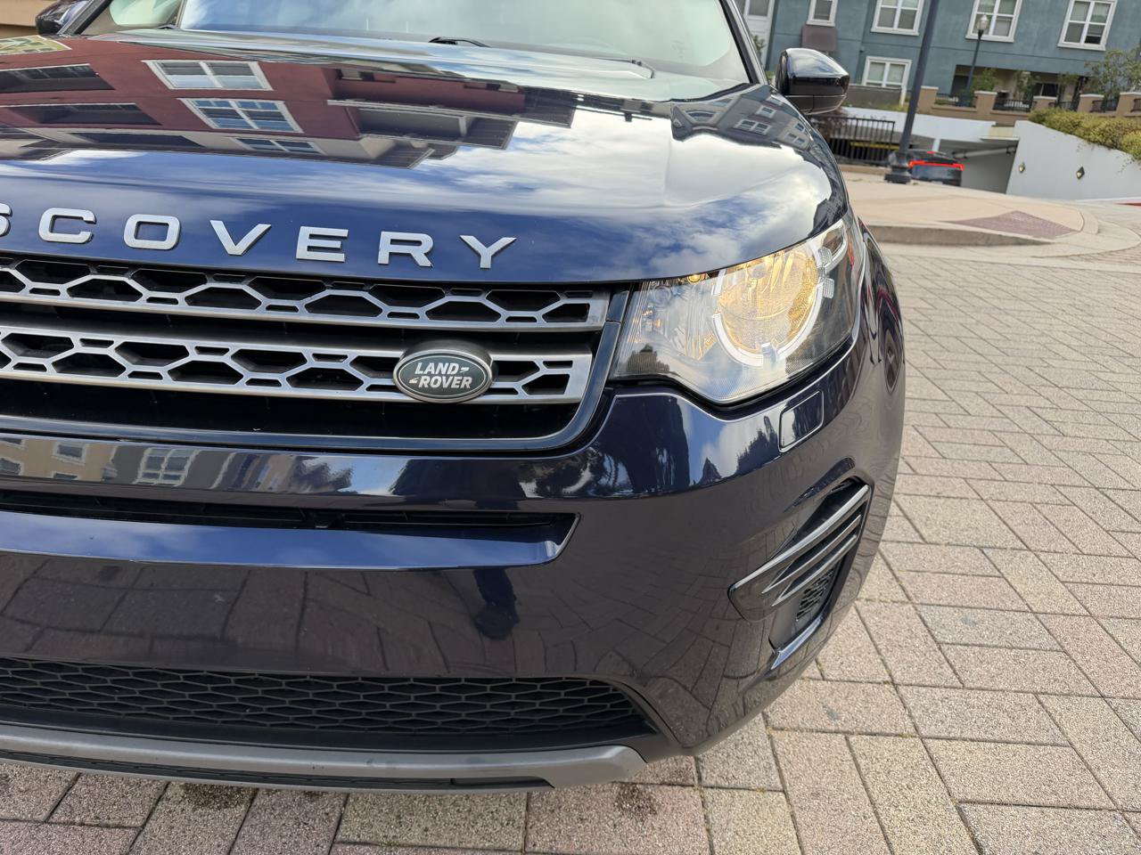 Used 2016 Land Rover Discovery Sport SE AWD/4WD image 14
