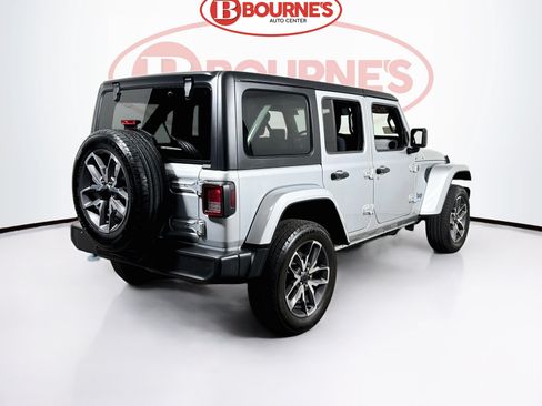 Used 2024 Jeep Wrangler Unlimited w/ Convenience Group AWD/4WD image 9