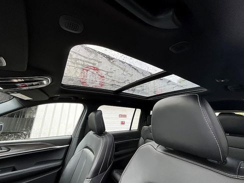 New 2025 Jeep Grand Cherokee L Limited image 18