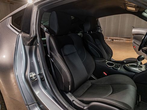 Used 2018 Nissan 370Z Coupe RWD image 19