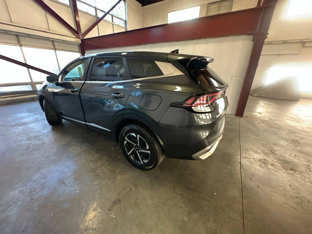 Used 2023 Kia Sportage LX AWD/4WD image 3