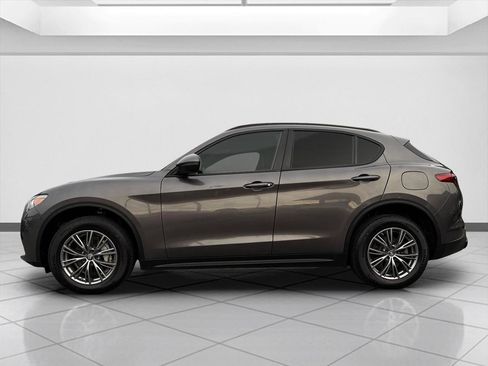 Used 2023 Alfa Romeo Stelvio Sprint AWD/4WD image 2