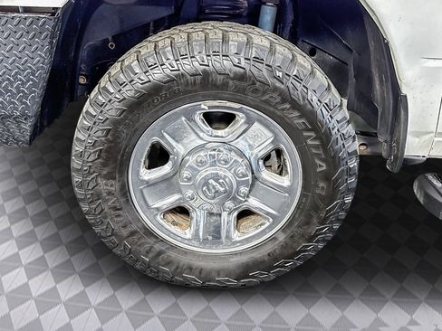 Used 2022 RAM 2500 Tradesman w/ Chrome Appearance Group image 32