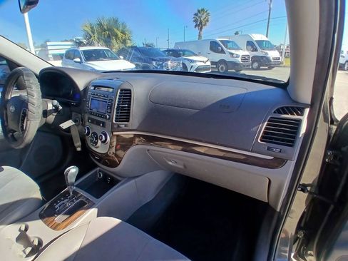 Used 2010 Hyundai Santa Fe SE image 10